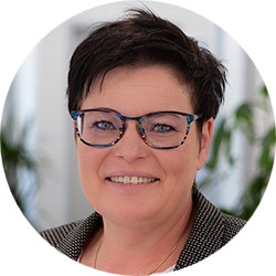 Portraitfoto Melanie Jung Leiterin DMS Consulting Netplans